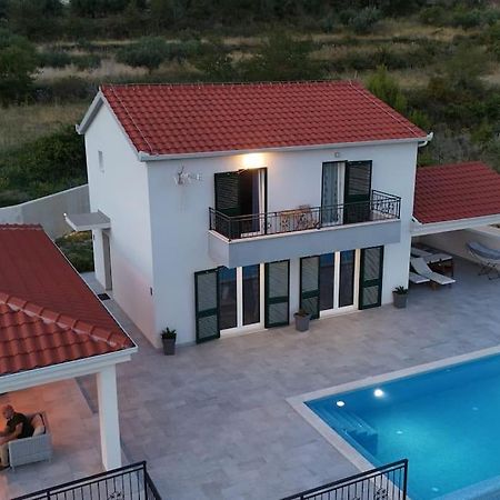 Secluded House - Guaranteed Privacy - Heated Pool Villa Klis Екстериор снимка