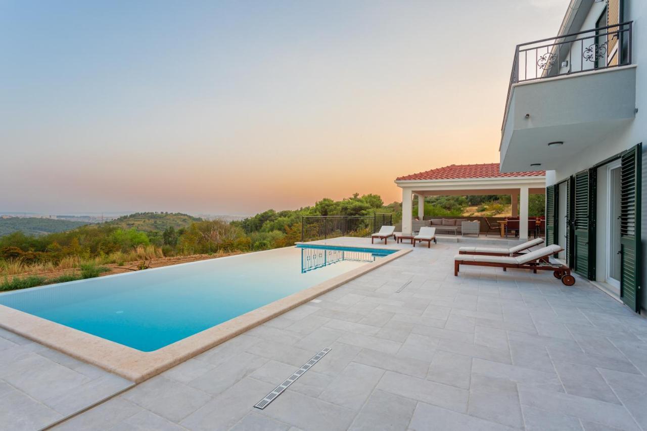 Secluded House - Guaranteed Privacy - Heated Pool Villa Klis Екстериор снимка