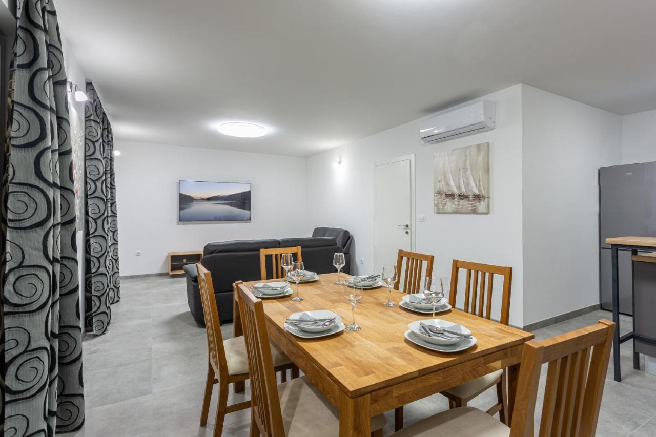 Secluded House - Guaranteed Privacy - Heated Pool Villa Klis Екстериор снимка