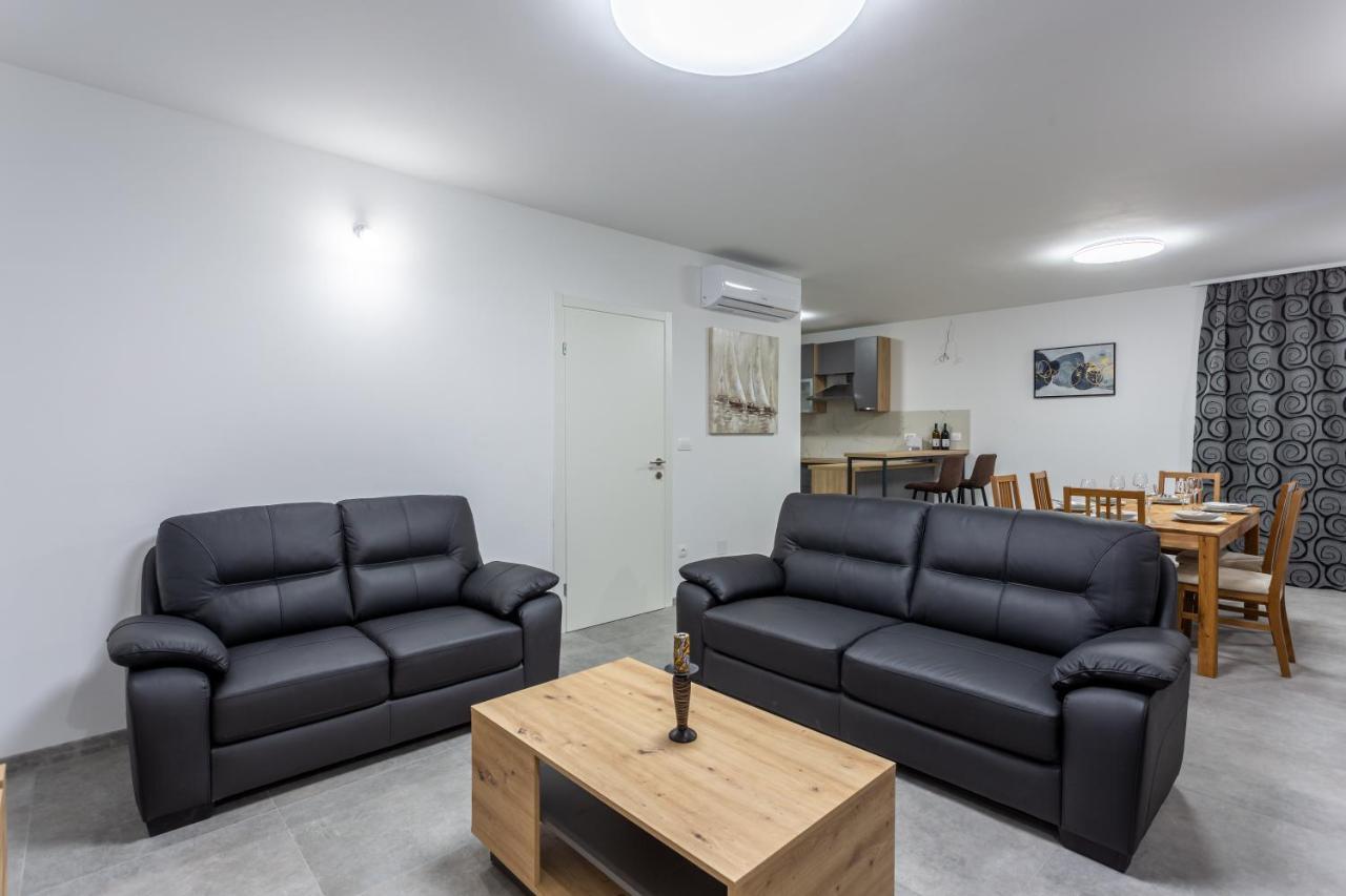 Secluded House - Guaranteed Privacy - Heated Pool Villa Klis Екстериор снимка