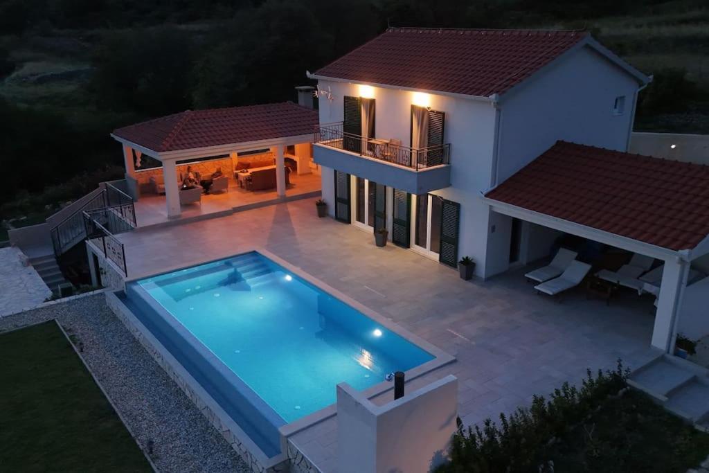 Secluded House - Guaranteed Privacy - Heated Pool Villa Klis Екстериор снимка