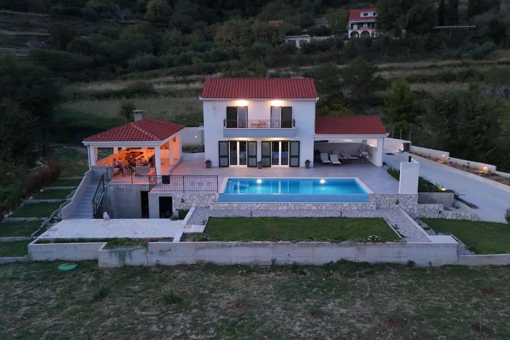 Secluded House - Guaranteed Privacy - Heated Pool Villa Klis Екстериор снимка