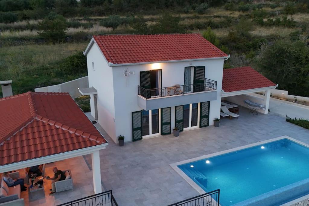 Secluded House - Guaranteed Privacy - Heated Pool Villa Klis Екстериор снимка
