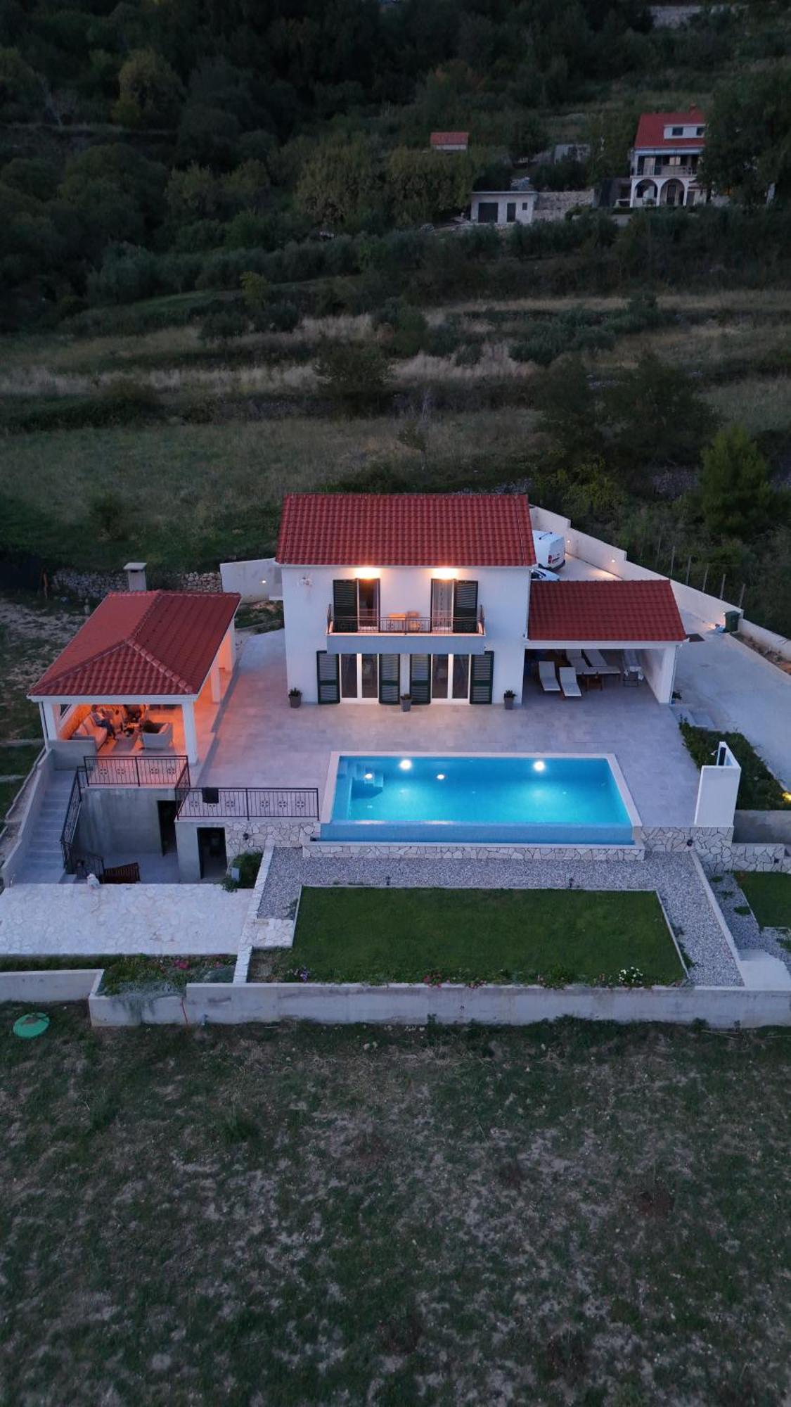 Secluded House - Guaranteed Privacy - Heated Pool Villa Klis Екстериор снимка